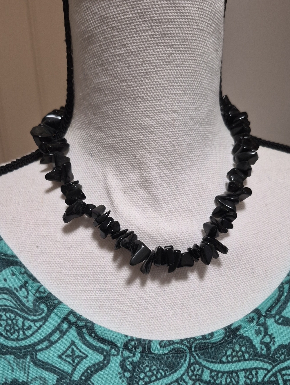 Black Chip Stone Stylish Beaded Necklace